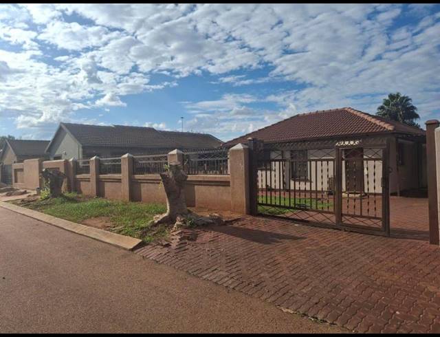 3 BEDROOM PROPERTY TO RENT IN THE ORCHARDS